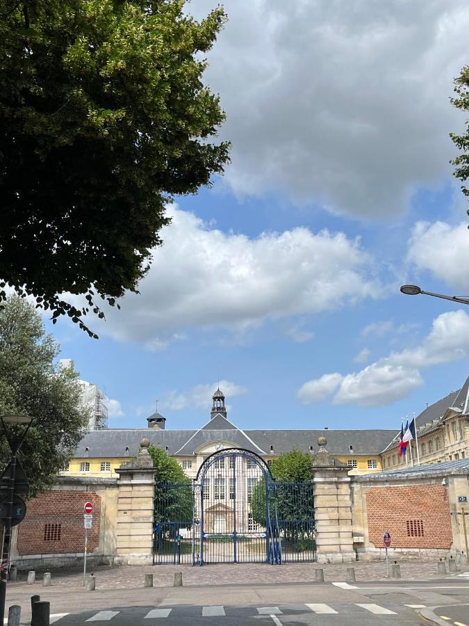 Le Flaubert, Appartement Et Parking En Centre Ville Rouen Eksteriør billede